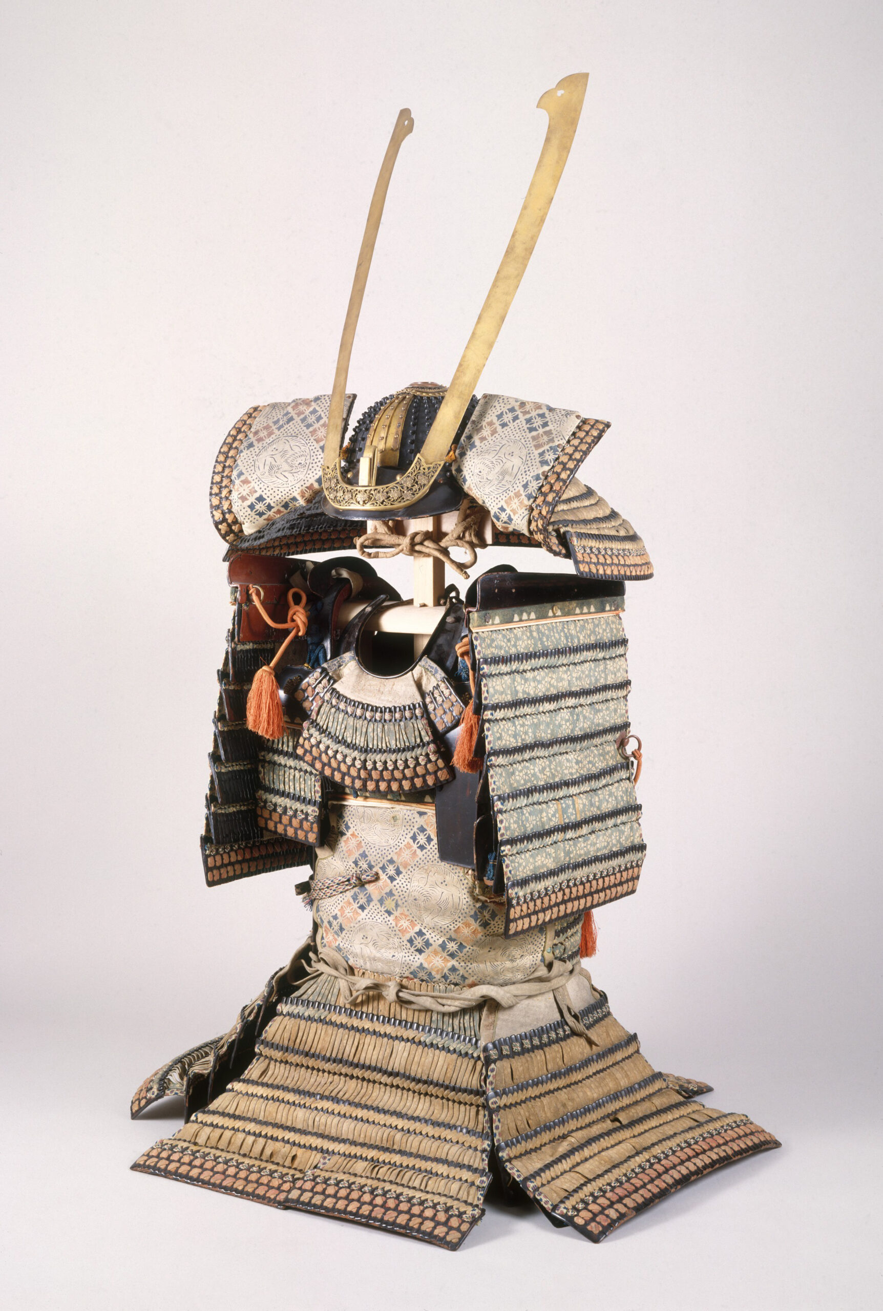 Samurai ō-yoroi armor from the early 14th–15th century